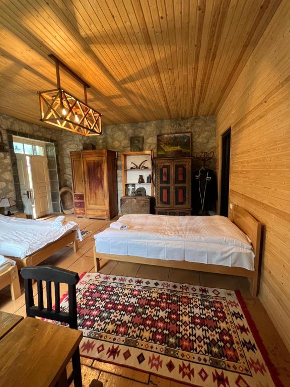 Postel nebo postele na pokoji v ubytování Mushkudiani Manor