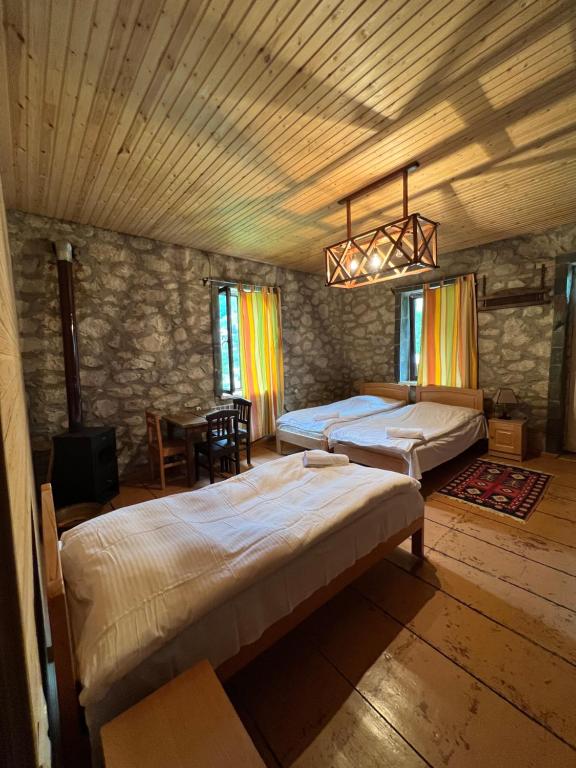 Postel nebo postele na pokoji v ubytování Mushkudiani Manor