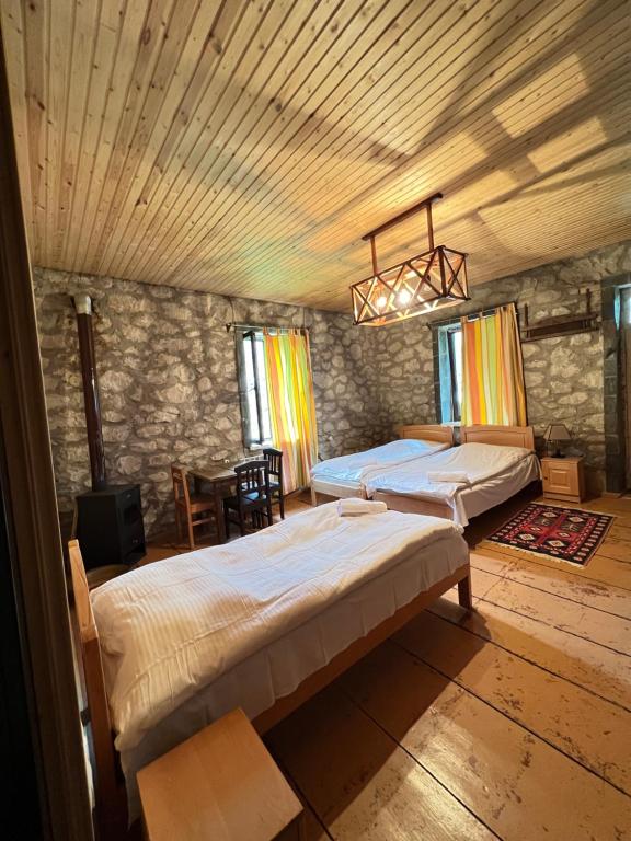 Postel nebo postele na pokoji v ubytování Mushkudiani Manor