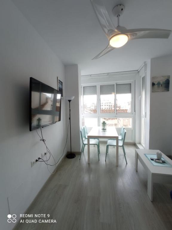 Zdjęcie z galerii obiektu Apartamento Con Encanto 'Larios Street II' w Maladze