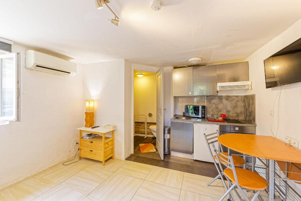 Le Doolie's Biarritz - Palawan - Housity