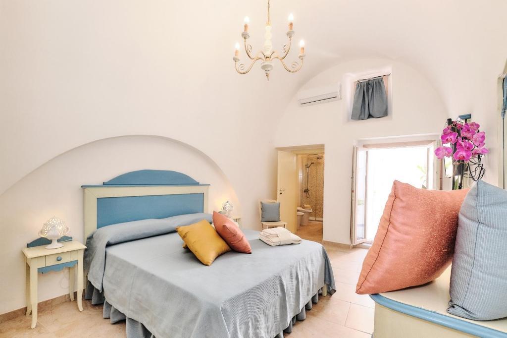 A bed or beds in a room at SIGNURIA APARTMENT
