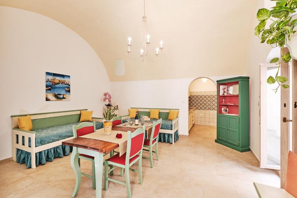 A seating area at SIGNURIA APARTMENT