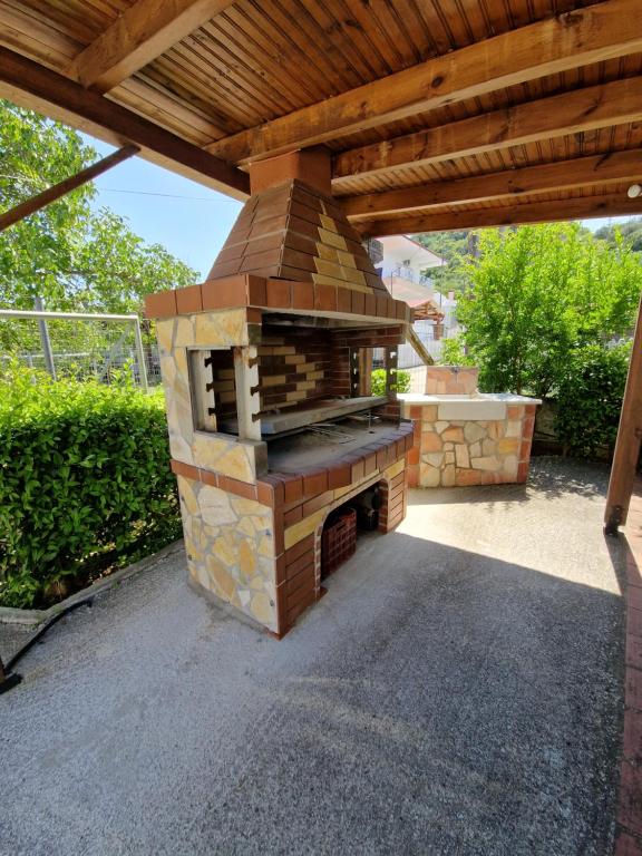 Gril pre hostí v apartmánovom hoteli