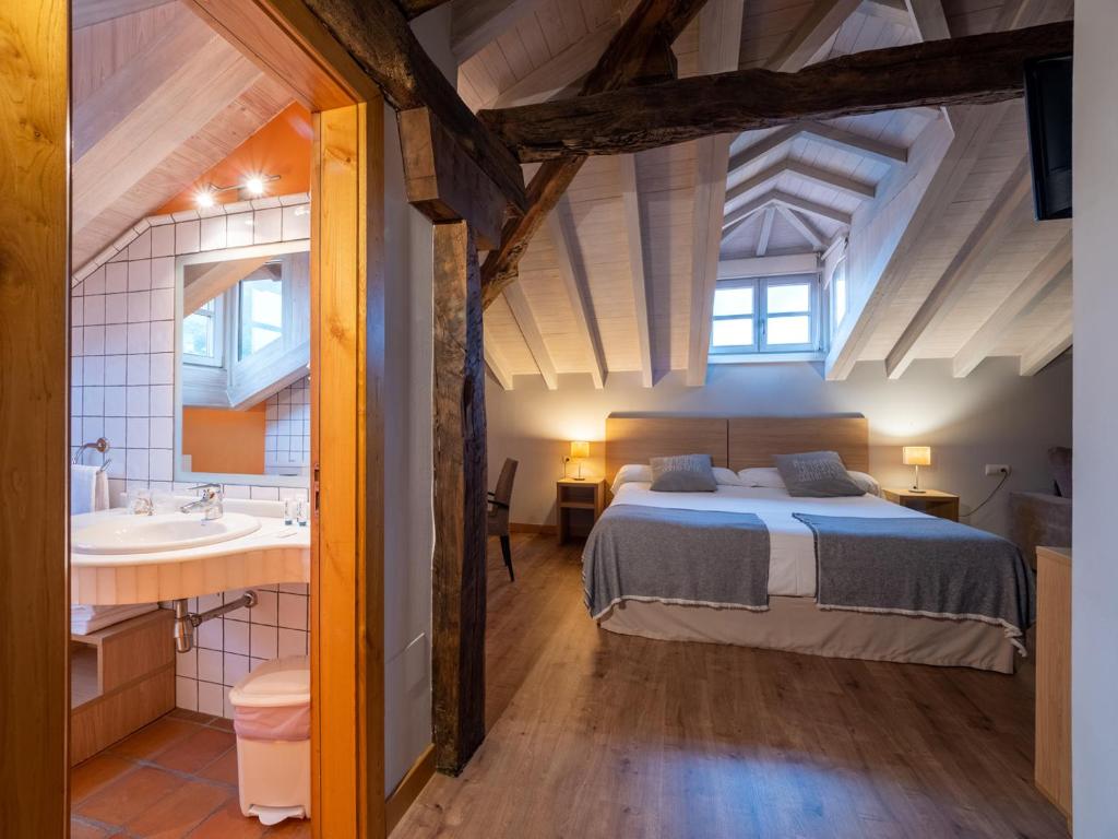 Postel nebo postele na pokoji v ubytování Posada La Robla