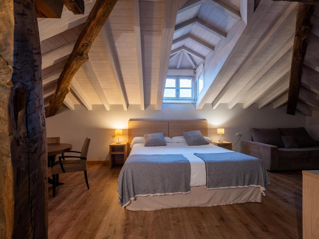 Postel nebo postele na pokoji v ubytování Posada La Robla