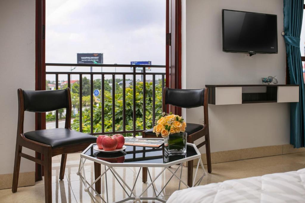 TV a/nebo společenská místnost v ubytování Hanoi Airport Suites Hostel & Travel