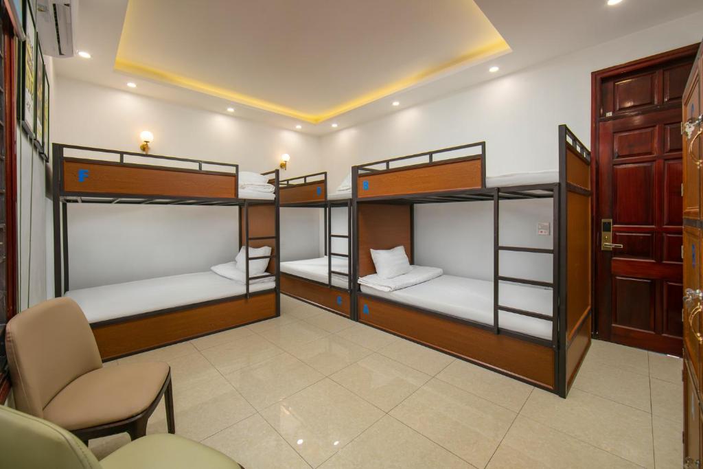 Postel nebo postele na pokoji v ubytování Hanoi Airport Suites Hostel & Travel