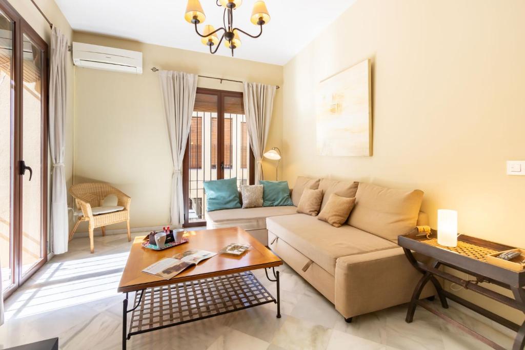 Puerta San Esteban, Sevilla – Precios actualizados 2023