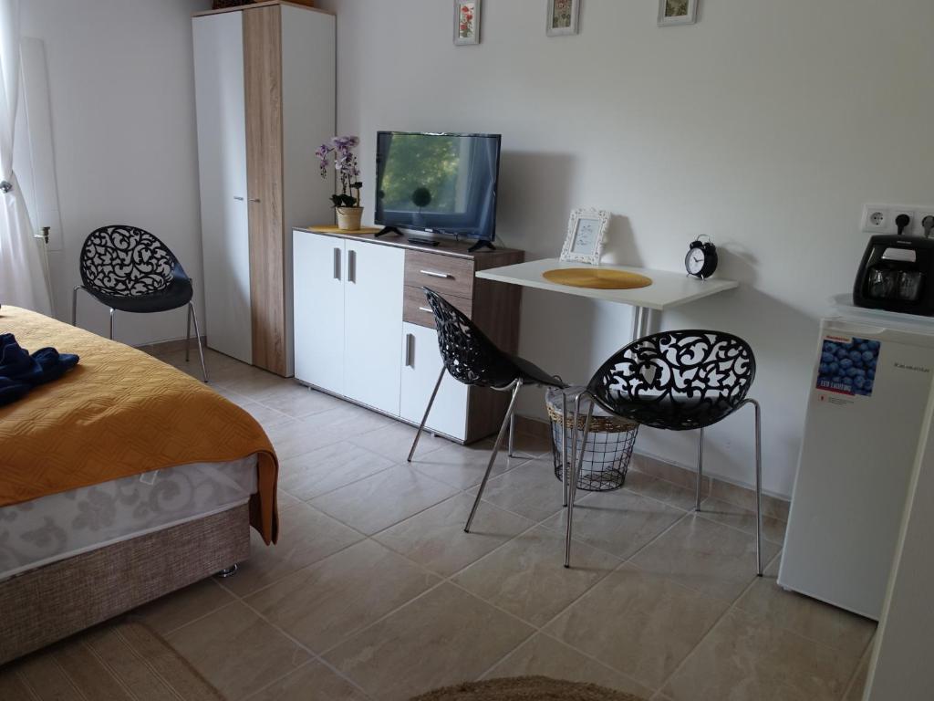 Wagner Apartman Tata - Twin Room Met Eigen Badkamer