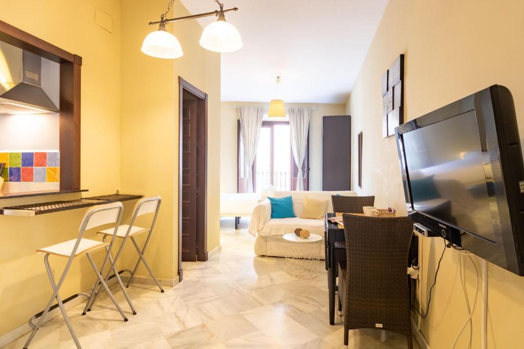 Puerta San Esteban - Estudio Con Balcón