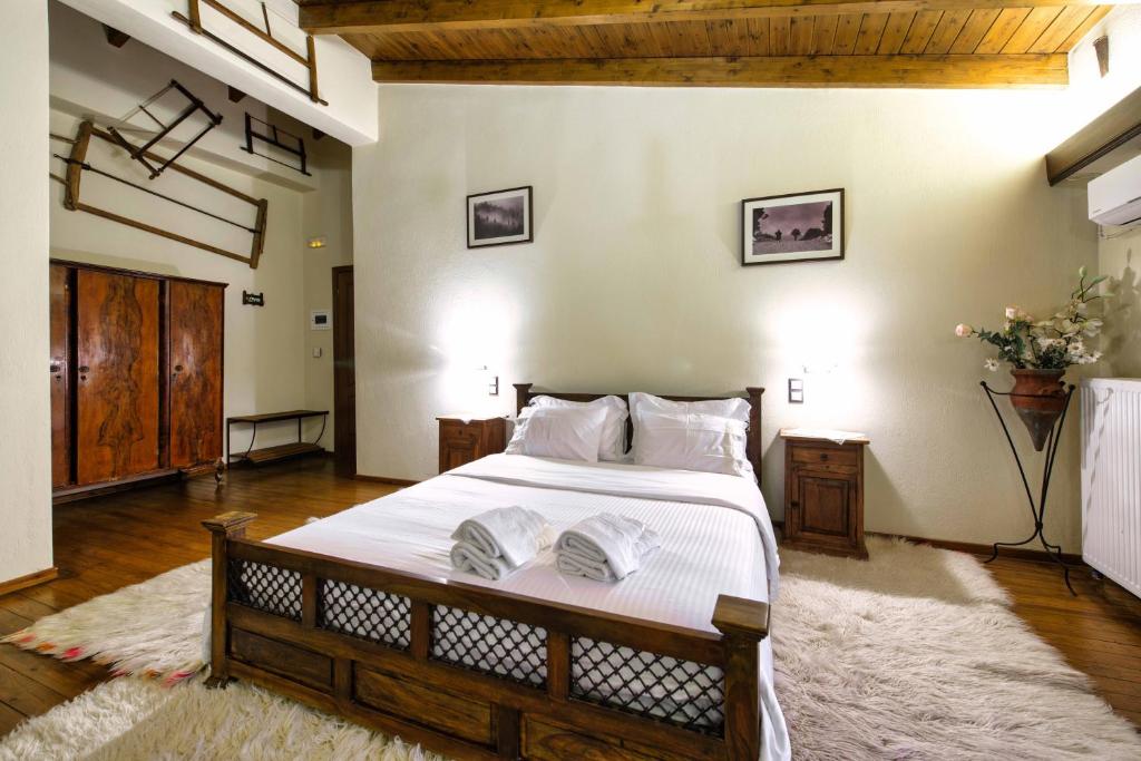 Postel nebo postele na pokoji v ubytování Hotel Teloneio