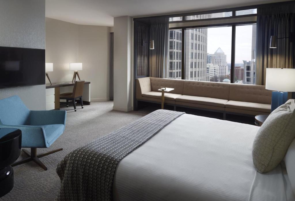 Omni Charlotte Hotel - Premier Executive Room Met Kingsize Bed