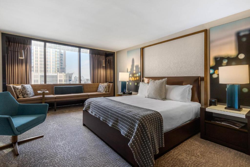 Omni Charlotte Hotel - Club Premier Room - 1 Kingsize Bed