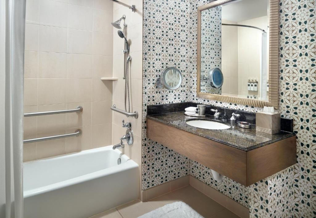 Omni Orlando Resort at Championsgate - Deluxe King Room - Disability Access
