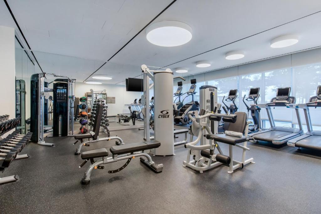 Fitness centrum a/nebo fitness zařízení v ubytování Omni Frisco at The Star