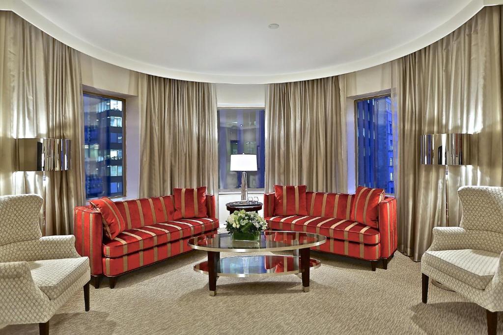 Posezení v ubytování The Omni King Edward Hotel