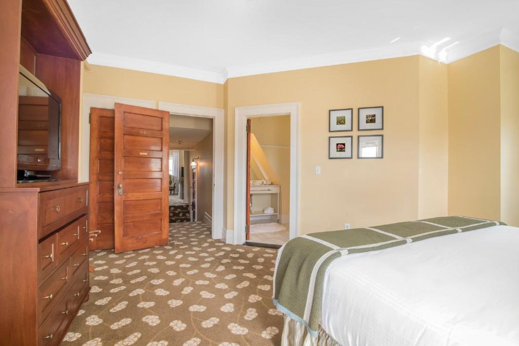 Omni Mount Washington Resort & Spa - Luxury Tower Suite - 1 King Bed