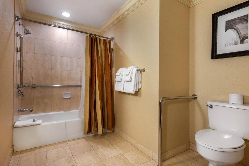Omni William Penn Hotel photo