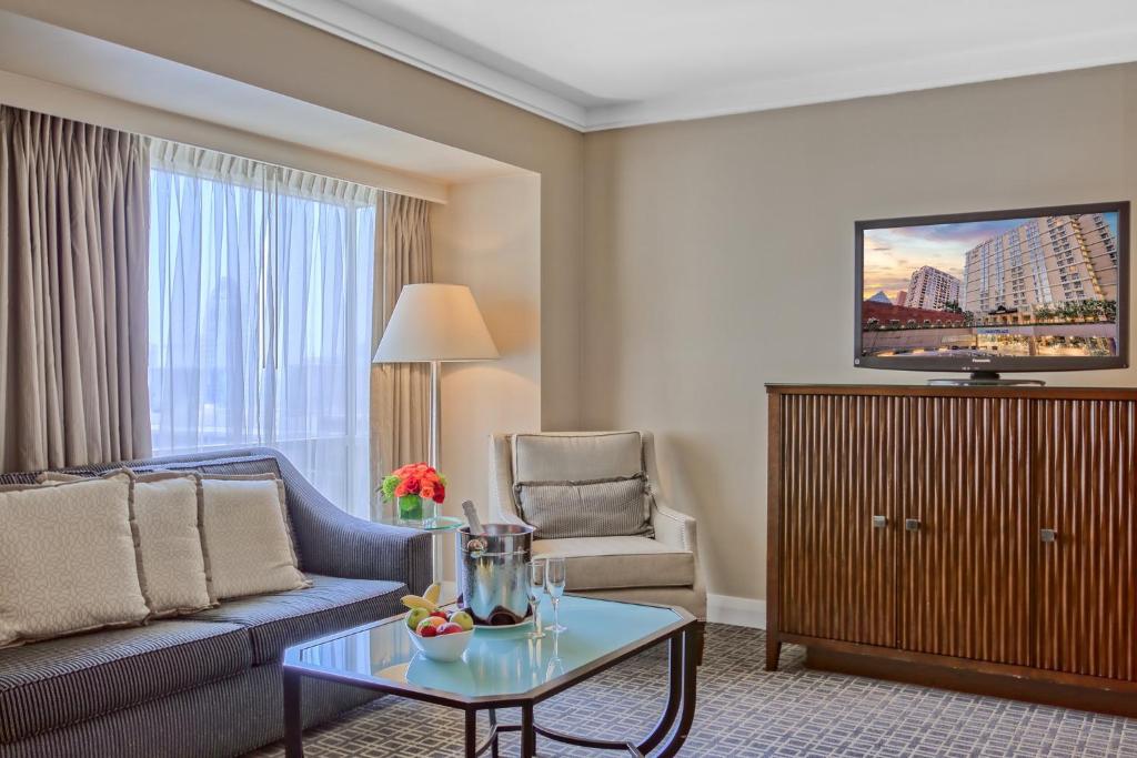 Omni Los Angeles Hotel - Queen Room With Two Queen Beds