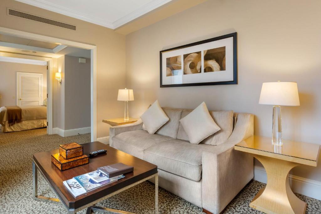 Omni Berkshire Place - Rockefeller Suite - 1 King Bed