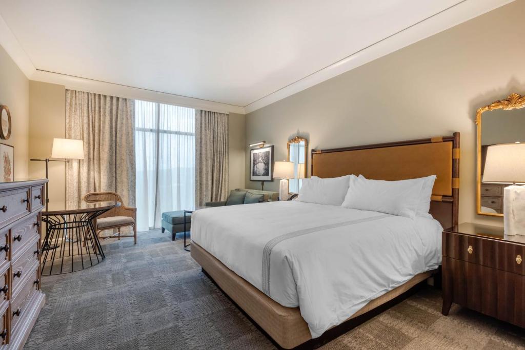 Omni Barton Creek Resort and Spa Austin - Ada Deluxe Room - 1 Lit King