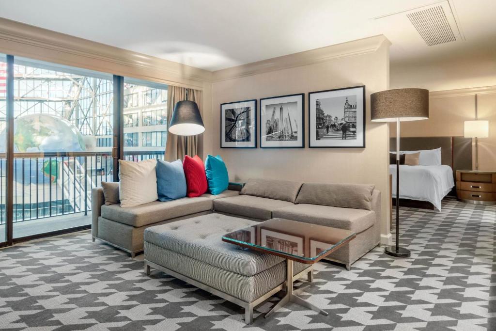 Omni Atlanta Hotel at Centennial Park - Suite Executive 1 King Bed
