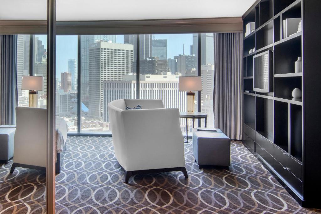 Omni Dallas Hotel - 