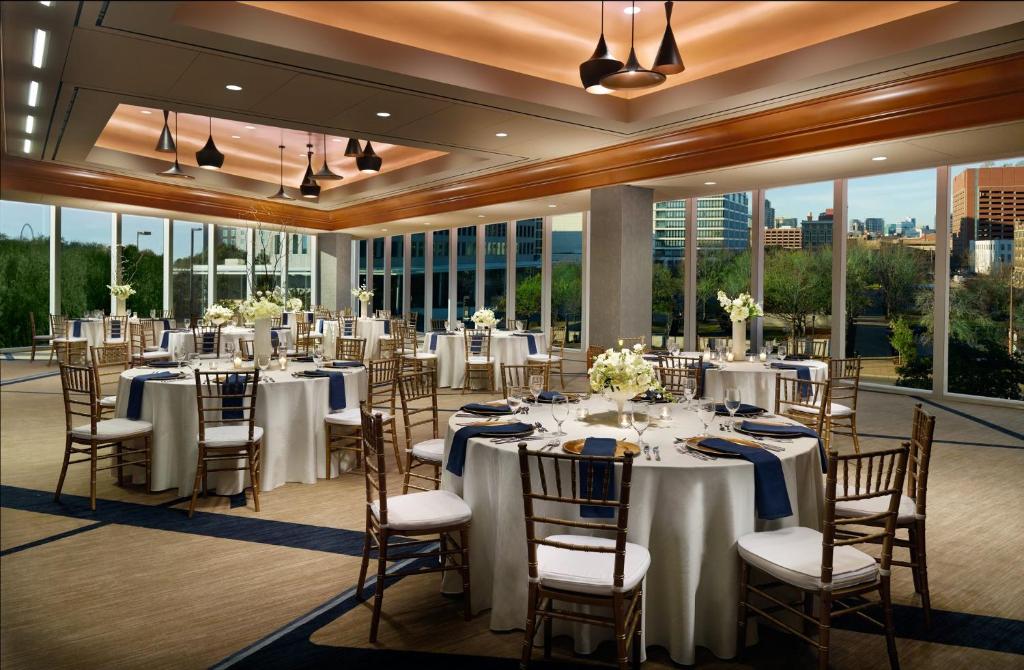 Restaurace v ubytování Omni Dallas Hotel