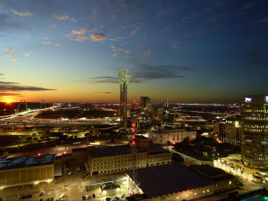 Nespecifikovaný výhled na destinaci Dallas nebo výhled na město při pohledu z hotelu