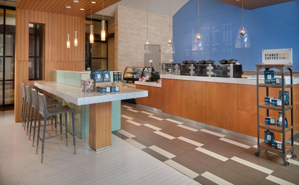 Kuchyň nebo kuchyňský kout v ubytování Omni Dallas Hotel