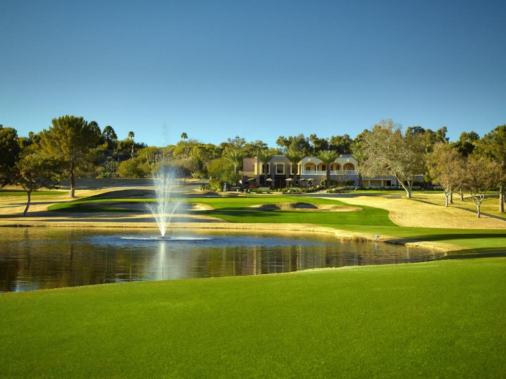 Golf v rezortu nebo okolí