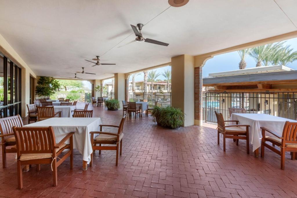 Restaurace v ubytování Omni Tucson National Resort & Spa