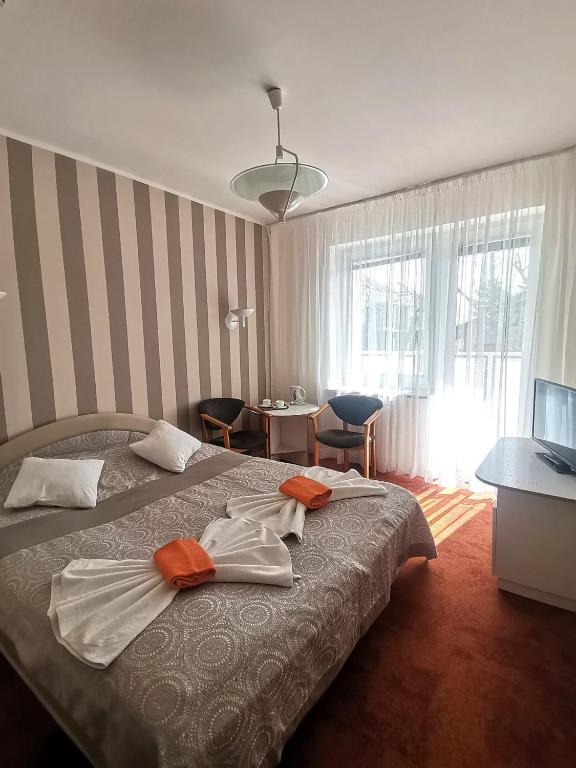 Postel nebo postele na pokoji v ubytování Damroka