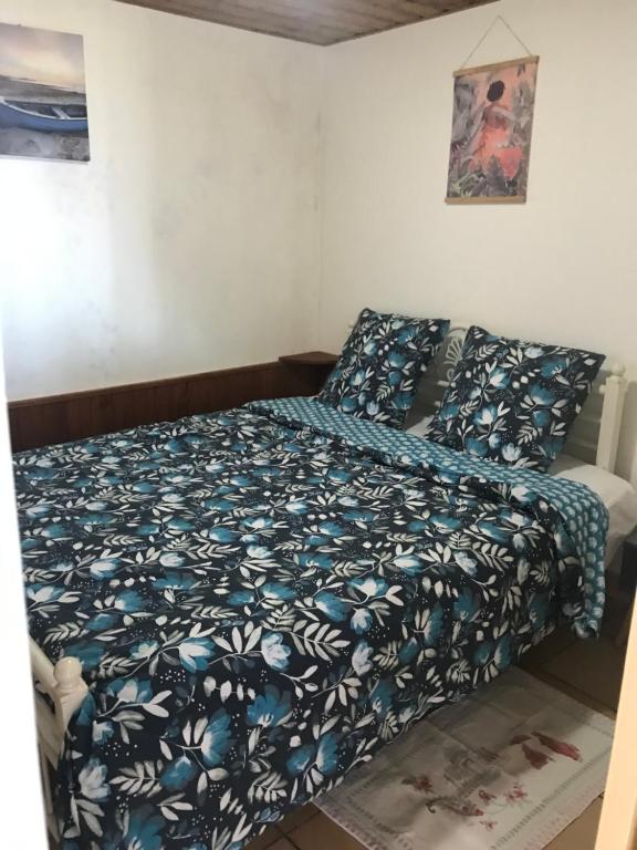 Un pat sau paturi într-o cameră la Chez - Dom