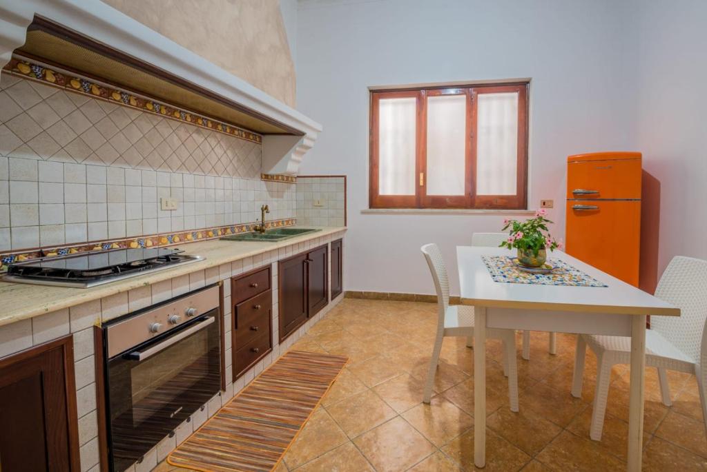Kuchyňa alebo kuchynka v ubytovaní Sampolo70 - Apartments