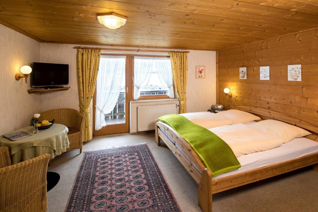 Postel nebo postele na pokoji v ubytování Gästehaus Böck