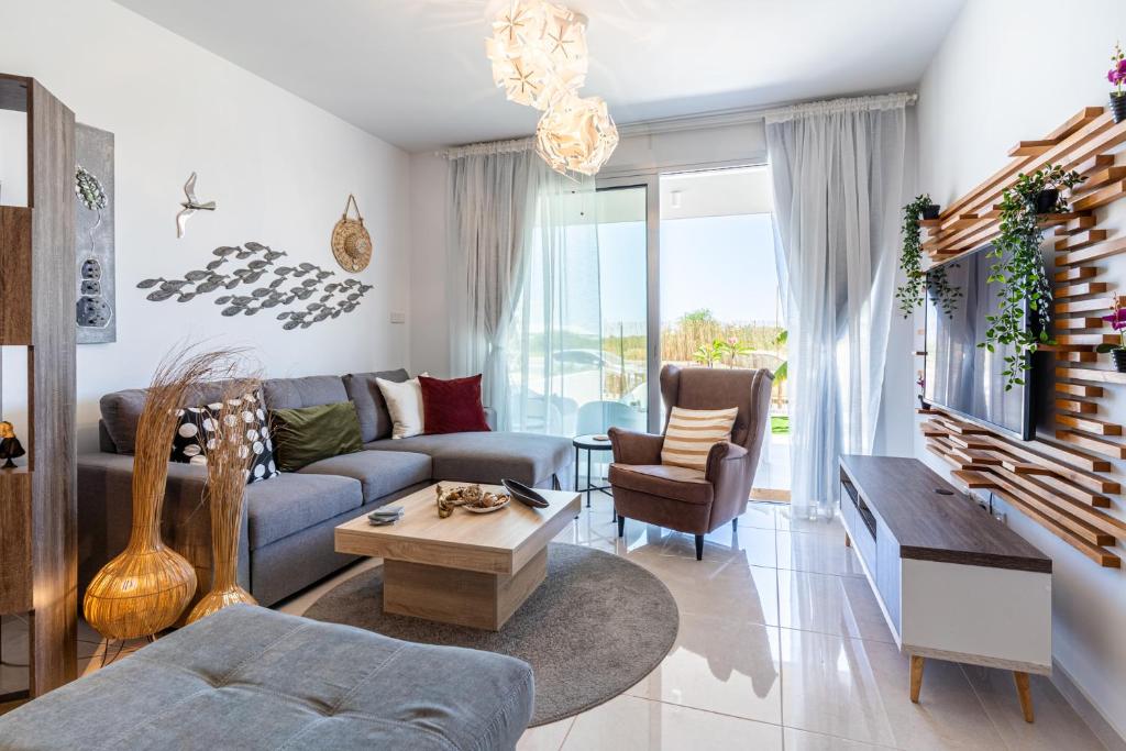 Lemon Tree 1-BR Apt in Livadia - Apartamento Con Vista A La Piscina