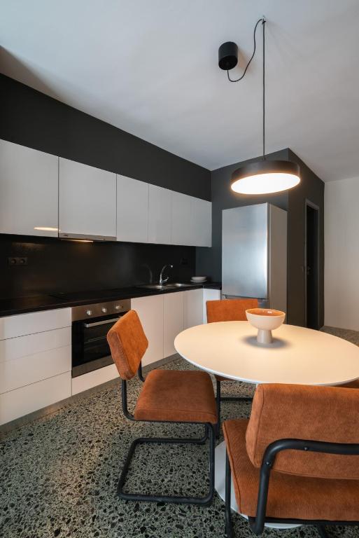 Kuchyň nebo kuchyňský kout v ubytování The Artisan Suites