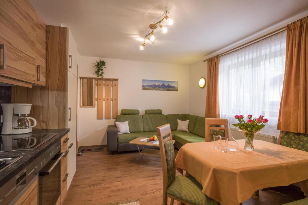 Posedenie v ubytovaní Landhaus Alpina