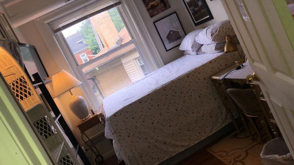 a bedroom with a bunk bed with a window at Highland Park Pittsburgh in Pittsburgh