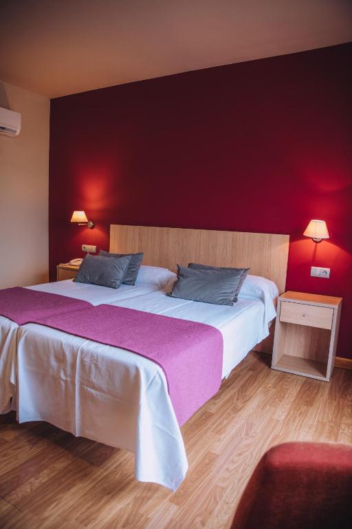 A bed or beds in a room at Hotel Arha Mar Comillas