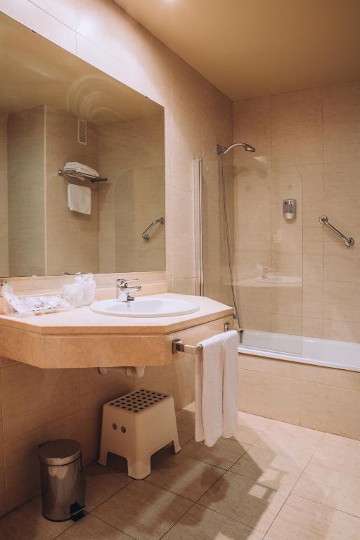 A bathroom at Hotel Arha Mar Comillas