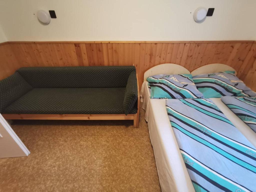 Łóżko lub łóżka w pokoju w obiekcie Platán üdülő
