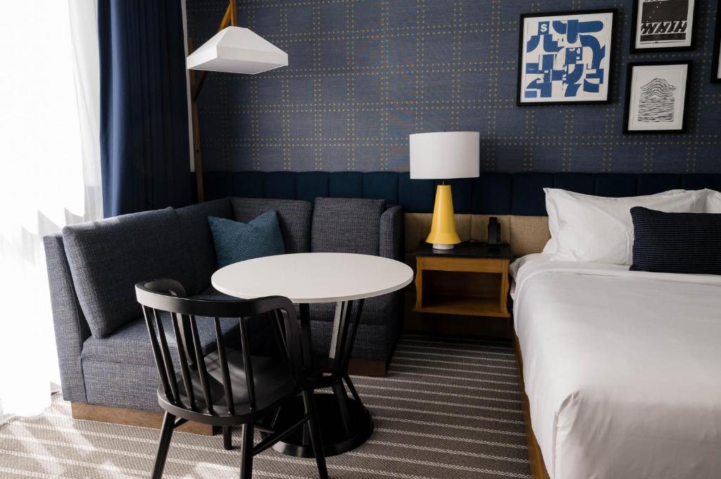 Cambria Hotel Boston Somerville - King Room With Sofa - Non Smoking