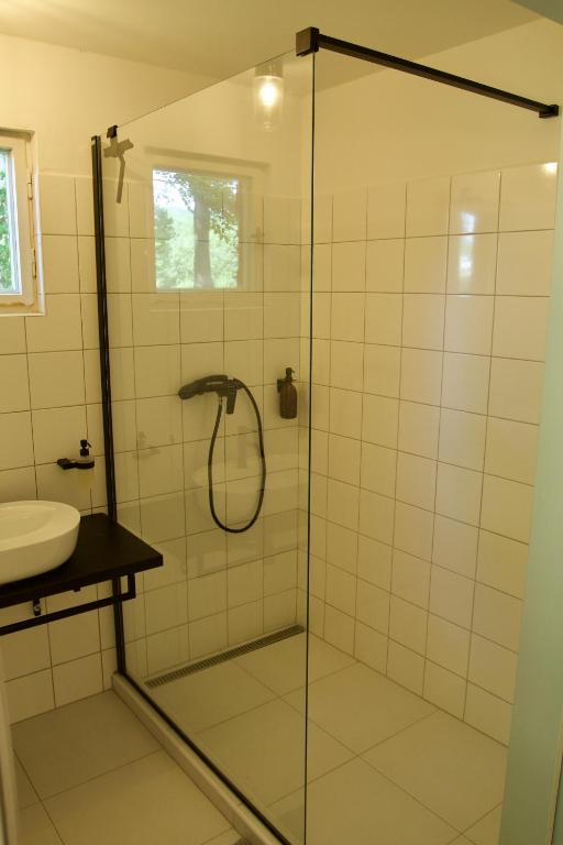 Koupelna v ubytování Chatičky u Dlouhé řeky