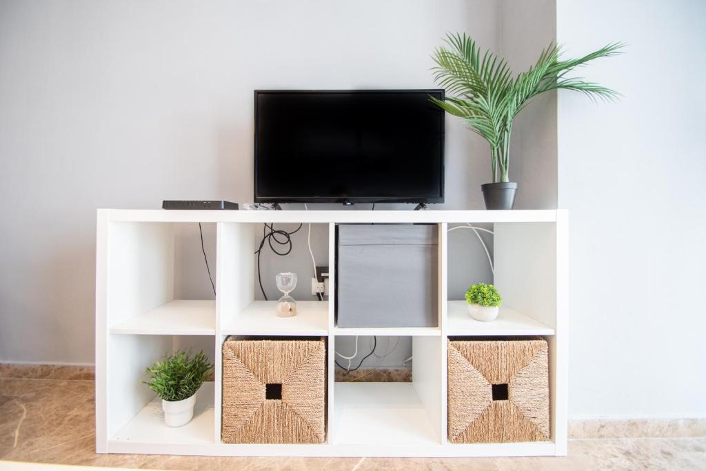 TV a/nebo společenská místnost v ubytování Apartamento El Anteojo de Cádiz