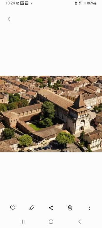 Nespecifikovaný výhled na destinaci Moissac nebo výhled na město při pohledu z penzionu