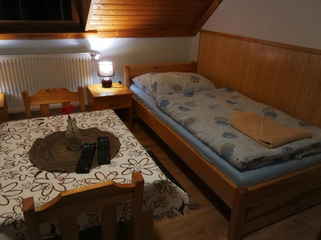 Postel nebo postele na pokoji v ubytování Pod palmou Gerlachov
