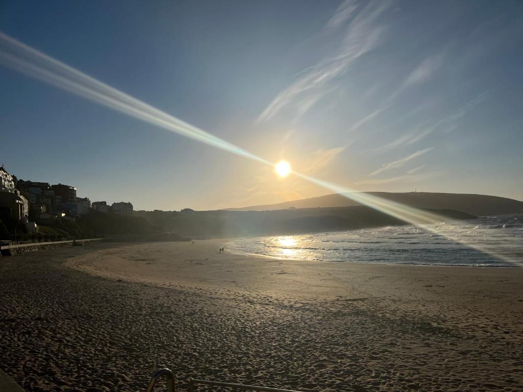 Photo de la galerie de l'établissement Apartamento Arao Malpica con vistas al mar, à Malpica
